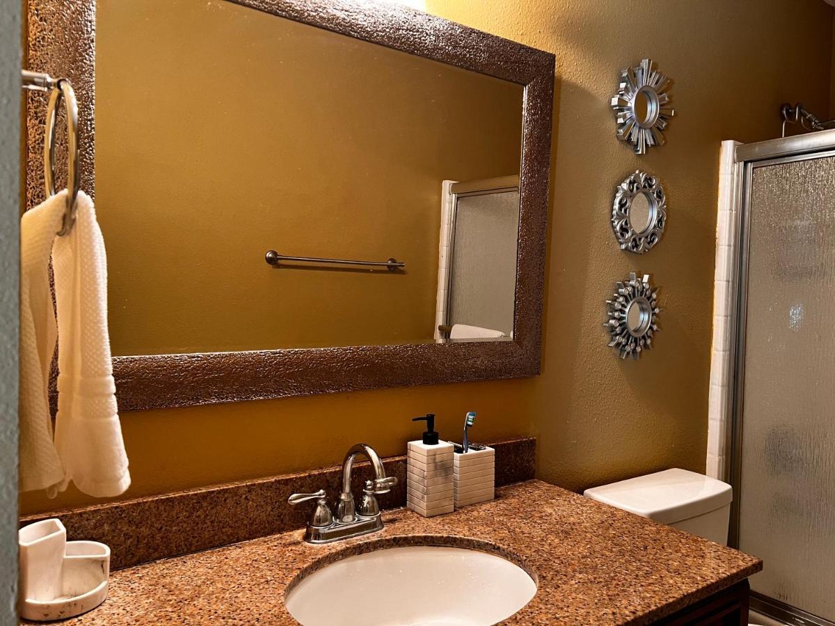 Modern Room With Shared Bathroom Alafaya Exterior photo